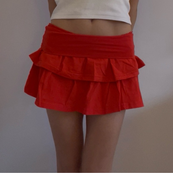 Red ruffle foldover waist cotton mini skirt with under shorts - Picture 6 of 7
